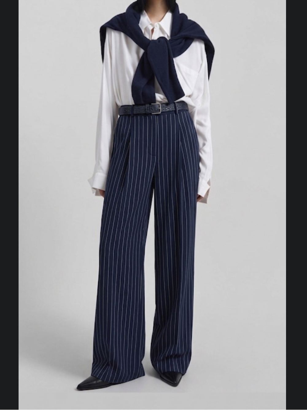 Aritzia Babaton Wide-Leg Pinstripe Trousers - Navy size 4